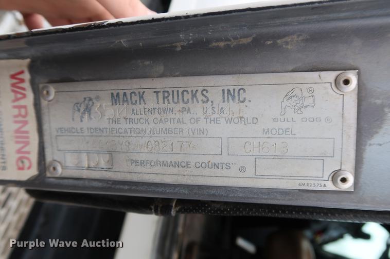 image for item DF3626 1998 Mack CH613 semi truck
