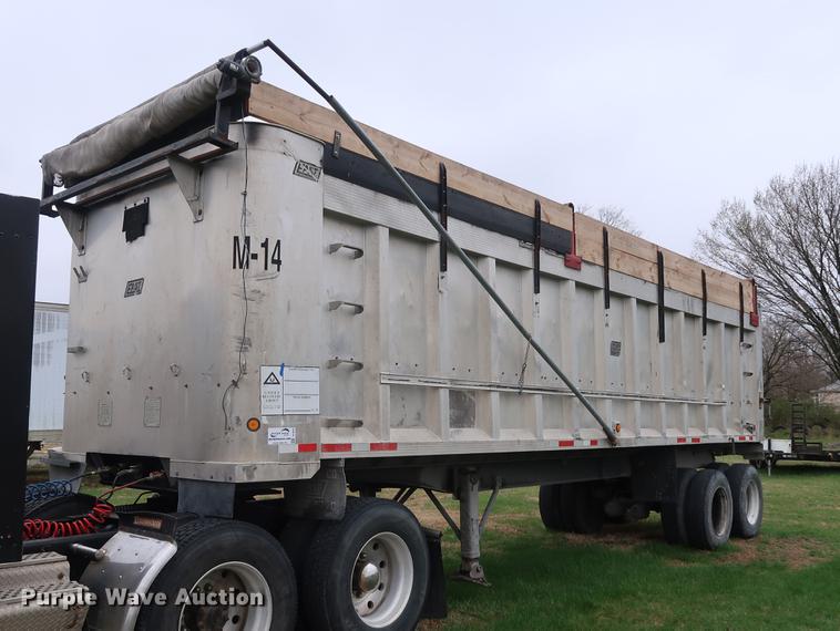 image for item DF3628 1991 East end dump trailer