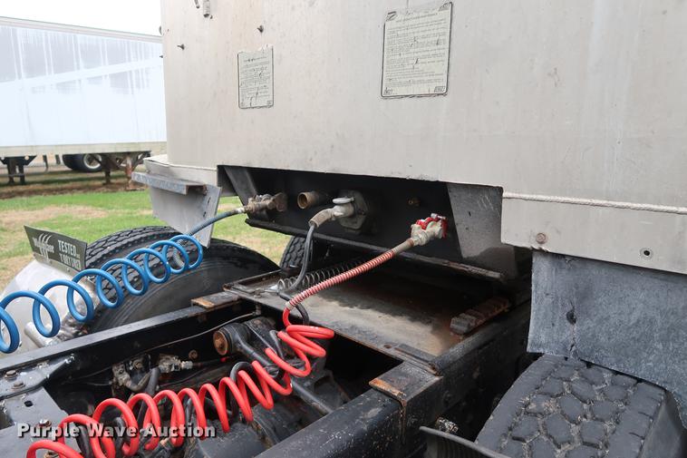 image for item DF3628 1991 East end dump trailer