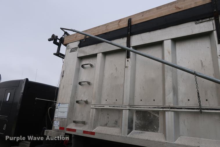 image for item DF3628 1991 East end dump trailer