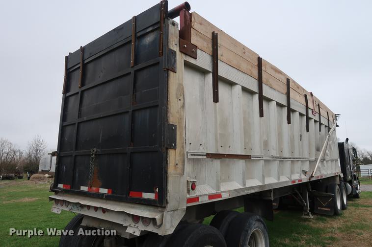 image for item DF3628 1991 East end dump trailer