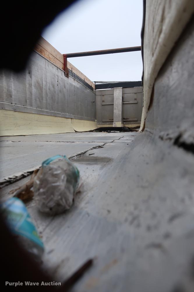 image for item DF3628 1991 East end dump trailer