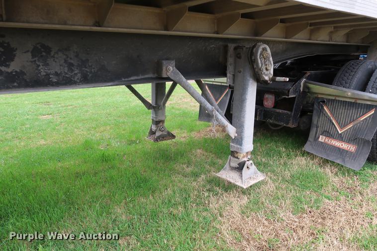 image for item DF3628 1991 East end dump trailer