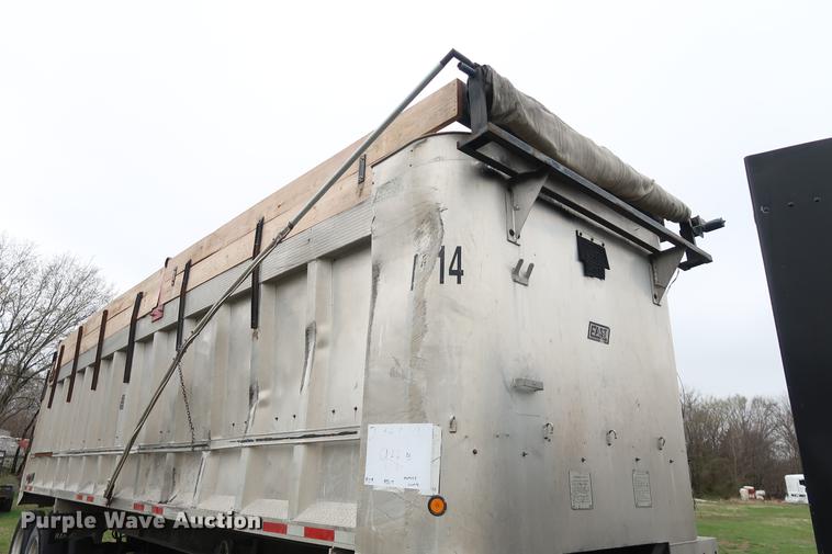 image for item DF3628 1991 East end dump trailer