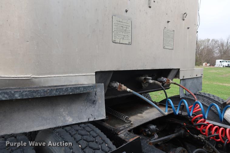 image for item DF3628 1991 East end dump trailer