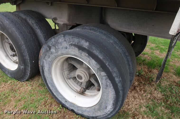 image for item DF3628 1991 East end dump trailer