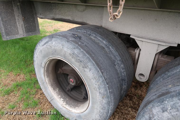 image for item DF3628 1991 East end dump trailer