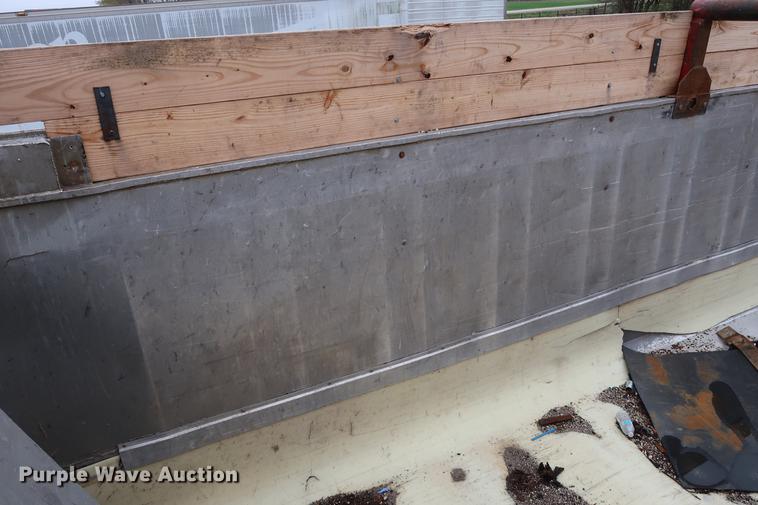 image for item DF3628 1991 East end dump trailer