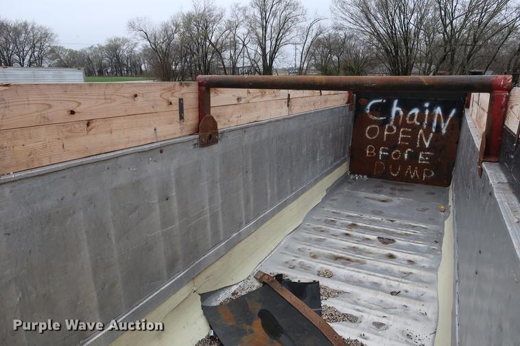 image for item DF3628 1991 East end dump trailer