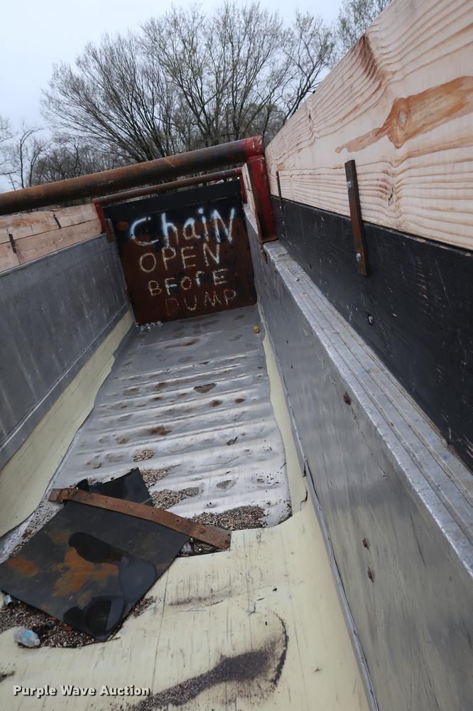 image for item DF3628 1991 East end dump trailer