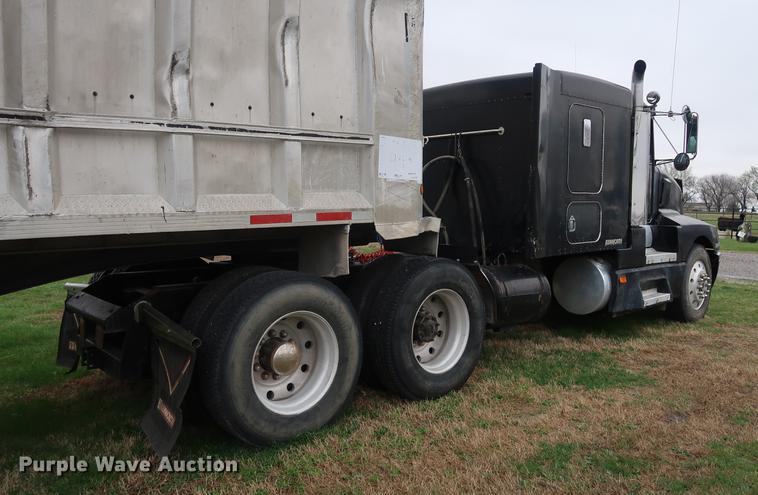 image for item DF3629 1987 Kenworth T600 semi truck