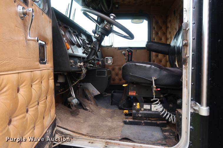 image for item DF3629 1987 Kenworth T600 semi truck