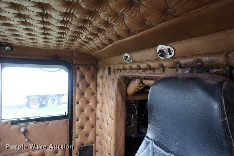 image for item DF3629 1987 Kenworth T600 semi truck