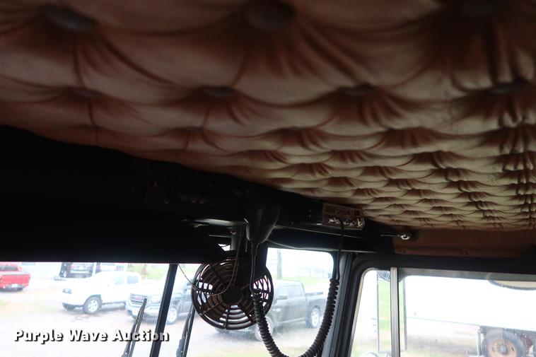 image for item DF3629 1987 Kenworth T600 semi truck