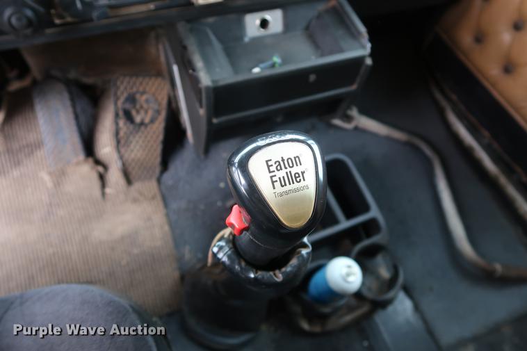 image for item DF3629 1987 Kenworth T600 semi truck