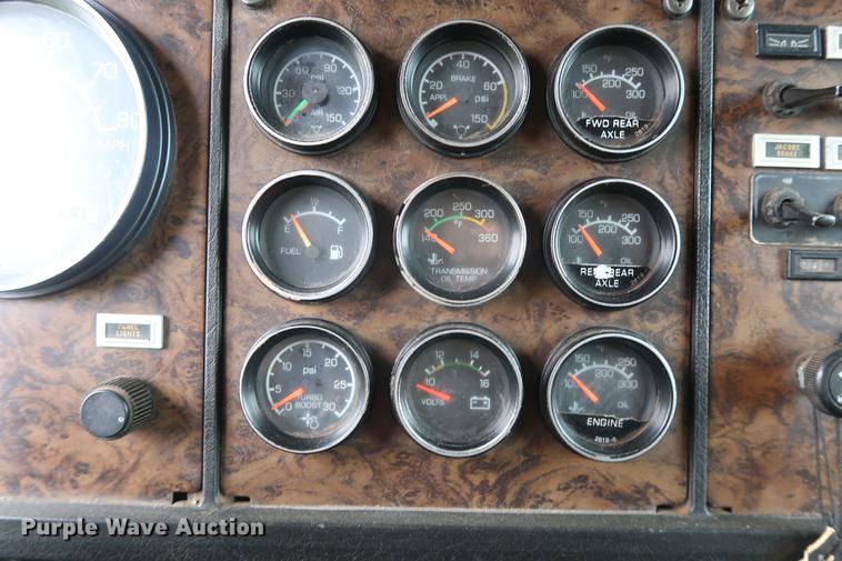 image for item DF3629 1987 Kenworth T600 semi truck