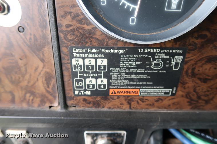 image for item DF3629 1987 Kenworth T600 semi truck