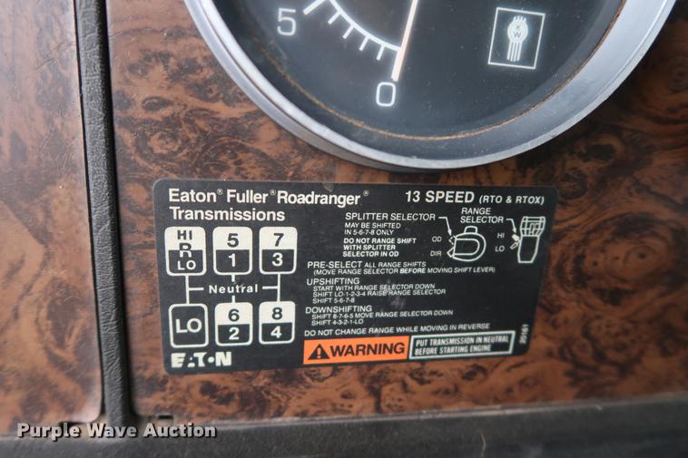 image for item DF3629 1987 Kenworth T600 semi truck