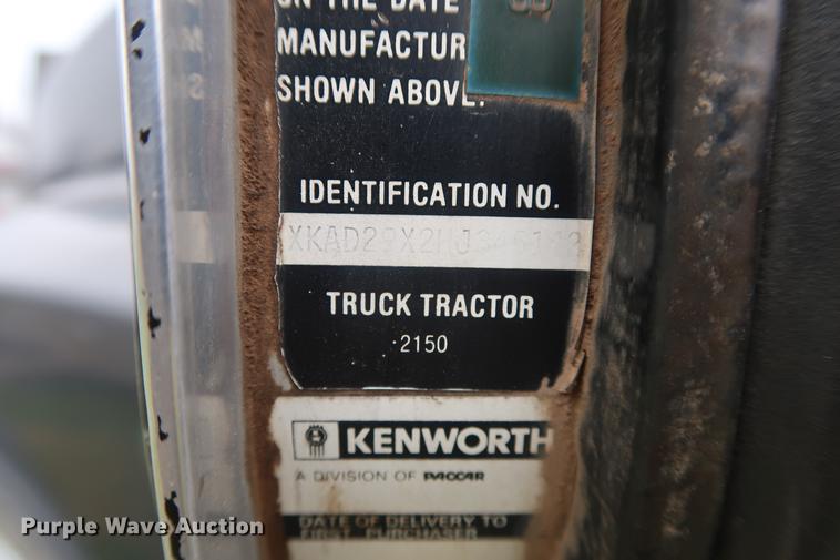image for item DF3629 1987 Kenworth T600 semi truck