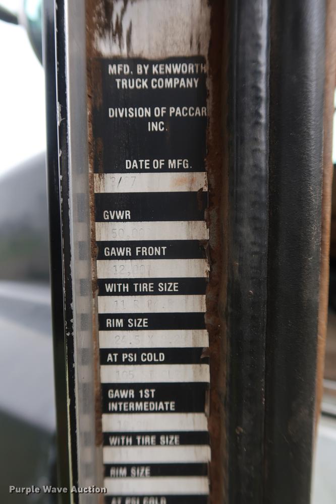 image for item DF3629 1987 Kenworth T600 semi truck