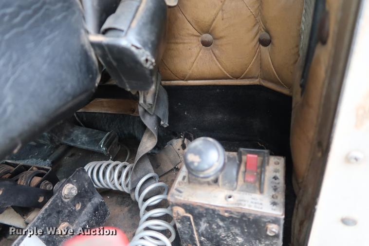 image for item DF3629 1987 Kenworth T600 semi truck