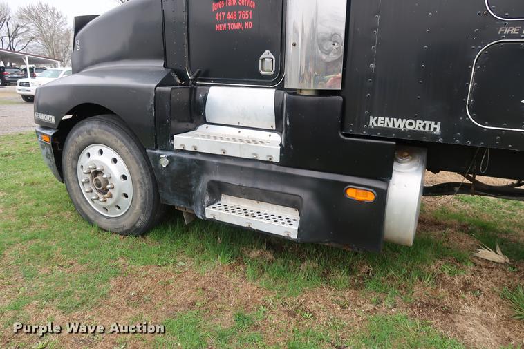 image for item DF3629 1987 Kenworth T600 semi truck