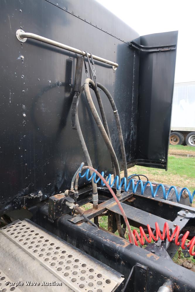 image for item DF3629 1987 Kenworth T600 semi truck