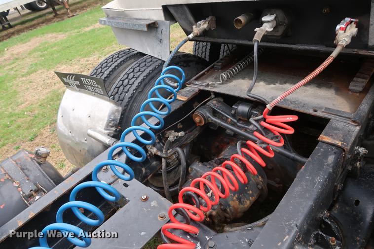 image for item DF3629 1987 Kenworth T600 semi truck