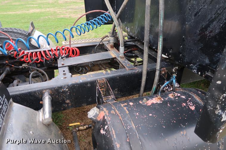 image for item DF3629 1987 Kenworth T600 semi truck