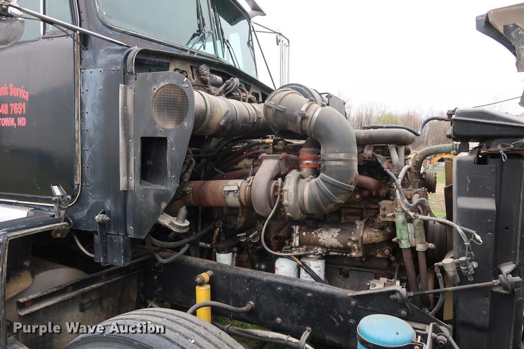 image for item DF3629 1987 Kenworth T600 semi truck