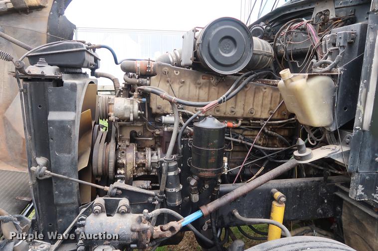 image for item DF3629 1987 Kenworth T600 semi truck