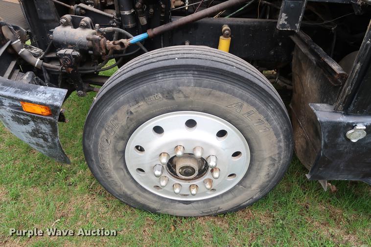 image for item DF3629 1987 Kenworth T600 semi truck