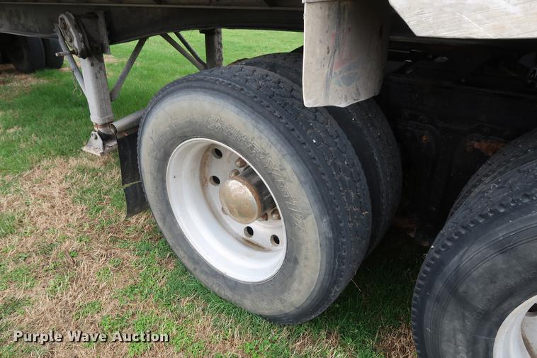 image for item DF3629 1987 Kenworth T600 semi truck