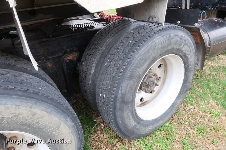 image for item DF3629 1987 Kenworth T600 semi truck