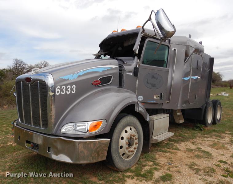 image for item DK9891 2010 Peterbilt 384 semi truck