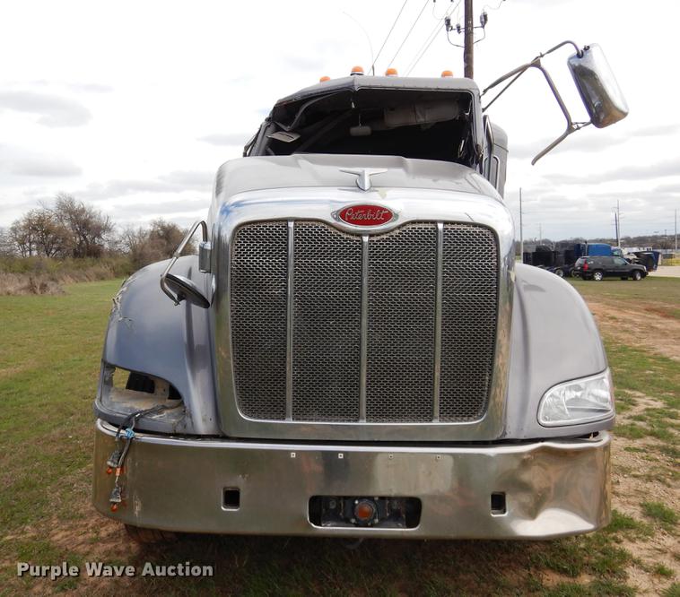 image for item DK9891 2010 Peterbilt 384 semi truck
