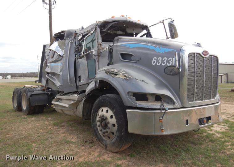 image for item DK9891 2010 Peterbilt 384 semi truck
