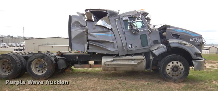 image for item DK9891 2010 Peterbilt 384 semi truck