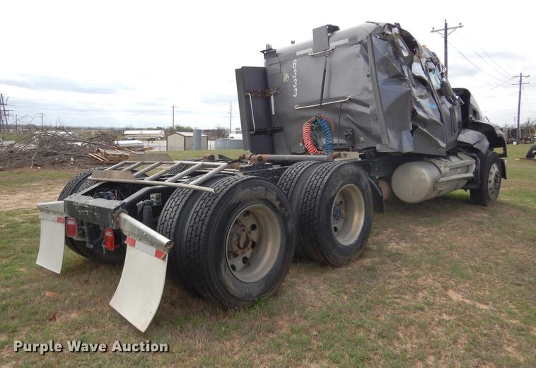 image for item DK9891 2010 Peterbilt 384 semi truck