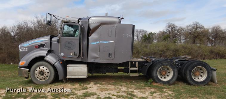 image for item DK9891 2010 Peterbilt 384 semi truck