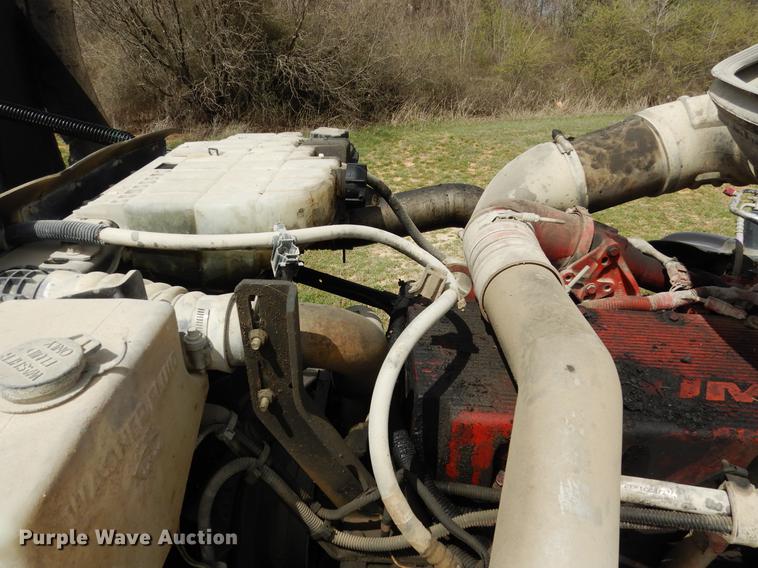 image for item DK9891 2010 Peterbilt 384 semi truck