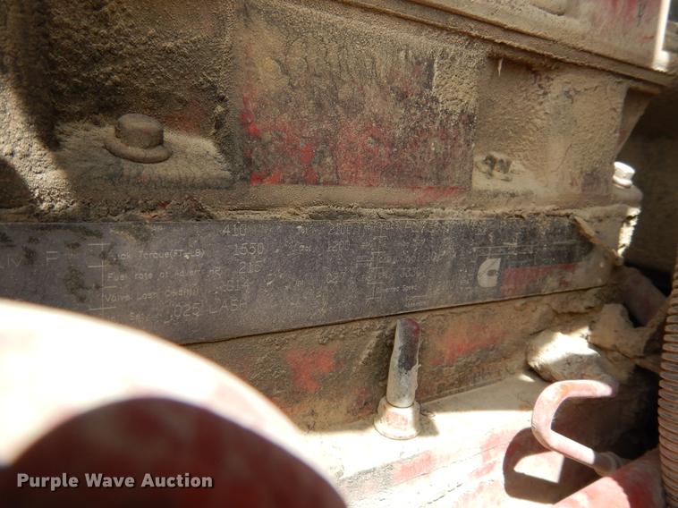 image for item DK9891 2010 Peterbilt 384 semi truck