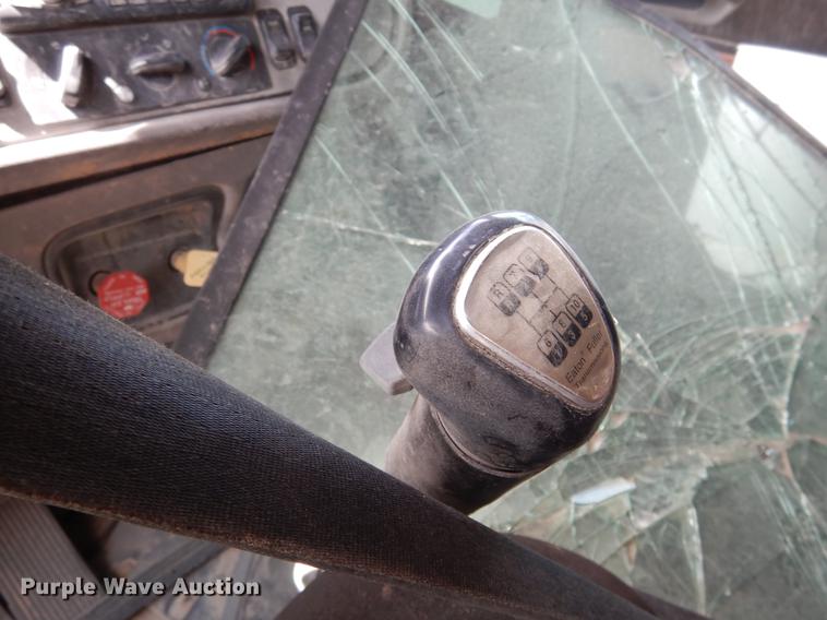 image for item DK9891 2010 Peterbilt 384 semi truck