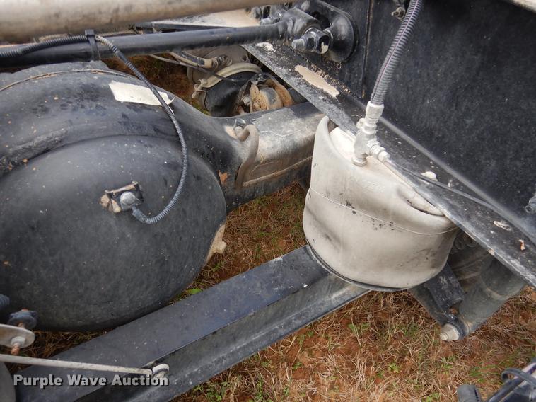 image for item DK9891 2010 Peterbilt 384 semi truck