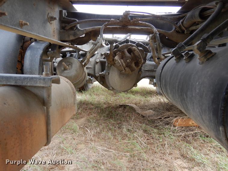 image for item DK9891 2010 Peterbilt 384 semi truck