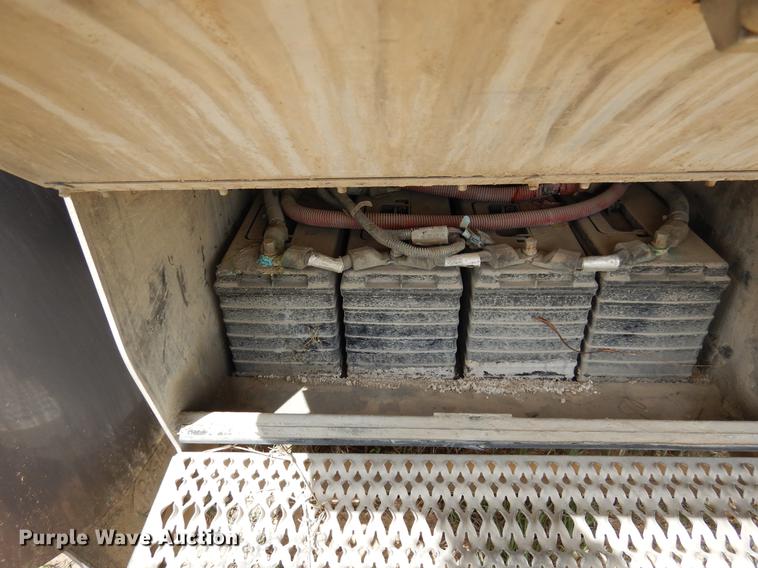 image for item DK9891 2010 Peterbilt 384 semi truck