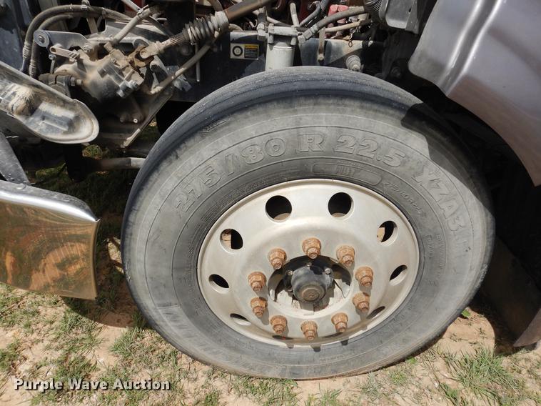 image for item DK9891 2010 Peterbilt 384 semi truck