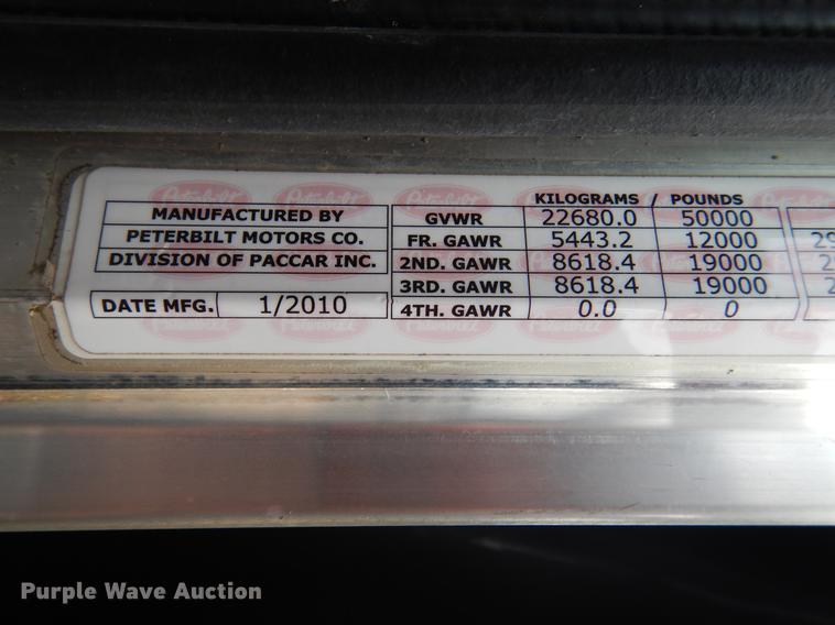 image for item DK9891 2010 Peterbilt 384 semi truck