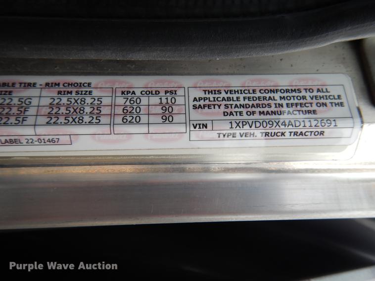 image for item DK9891 2010 Peterbilt 384 semi truck