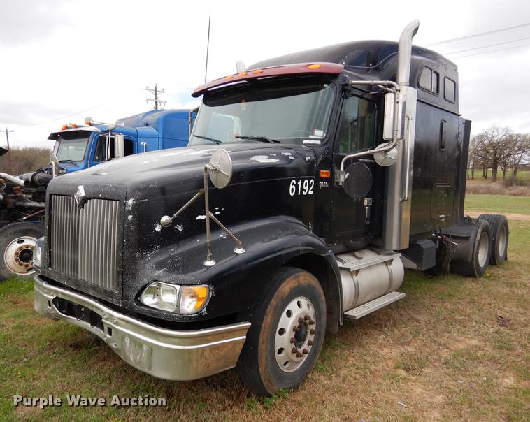 image for item DK9892 2007 International 9400i semi truck